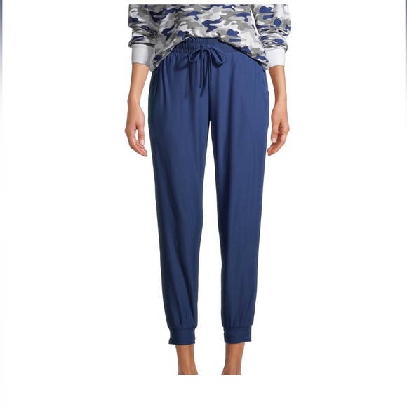 Women’s Muk Luks Camo  Lounge pj’s 2 piece set - Picture 14 of 14